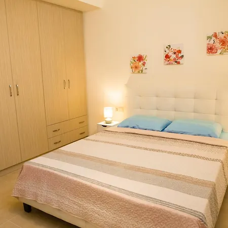 Eukalyptos 3bd With Yard In Chersonisos Appartement